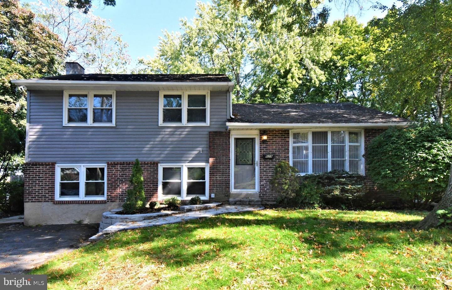 609 MANSFIELD RD Property Photo 1