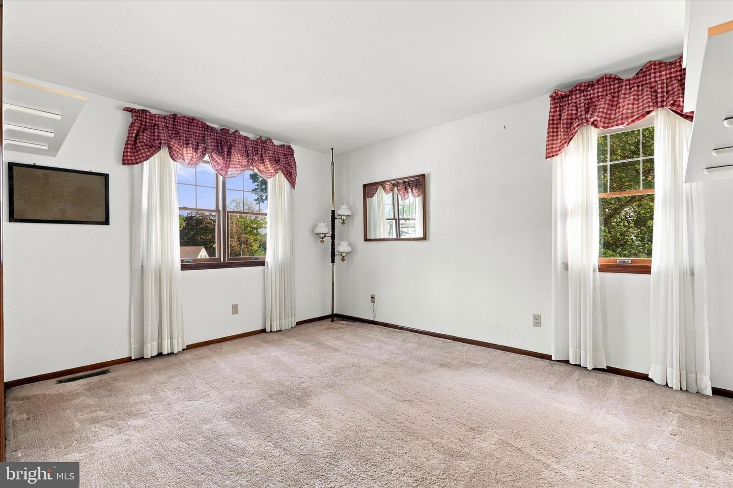 50 Shirley Ln # Property Photo 15