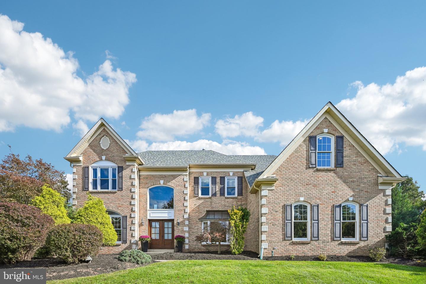 66 LONGACRE DR