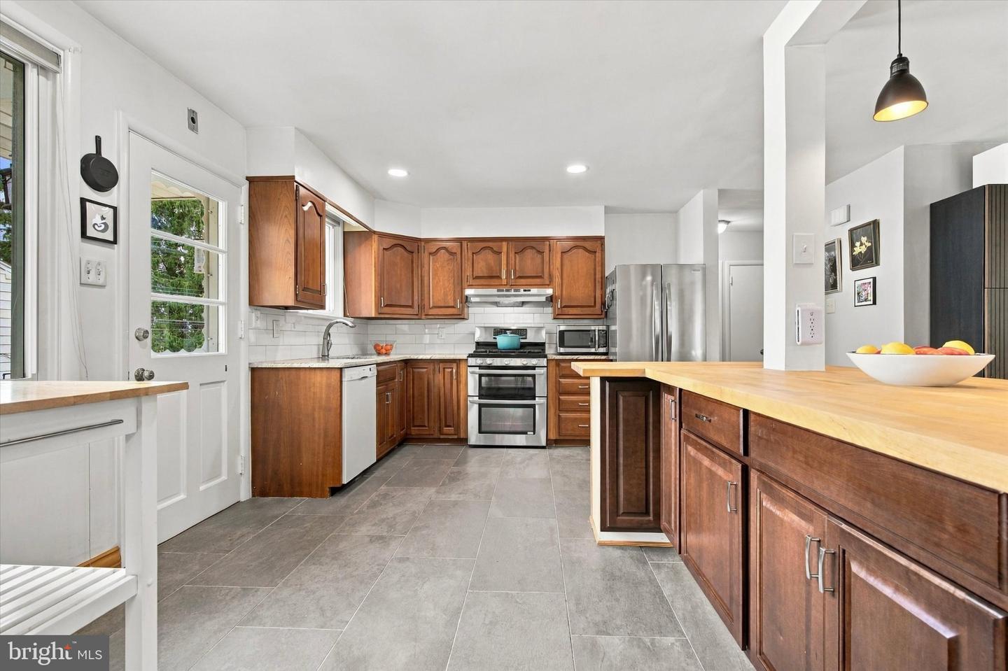 479 Plymouth Rd # Property Photo 6