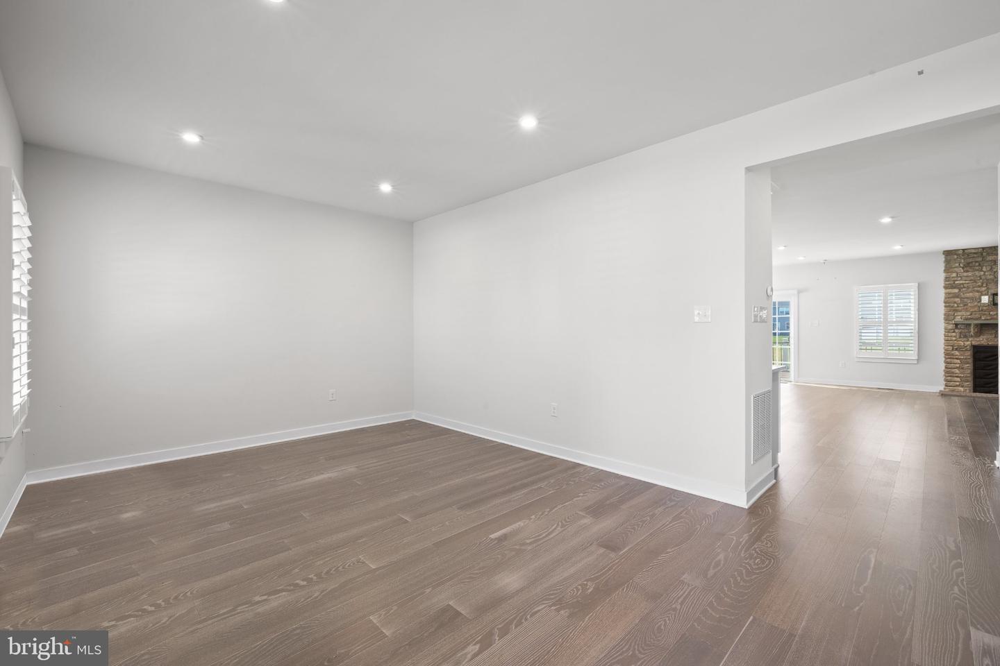 523 Spring Manor Blvd # Property Photo 4
