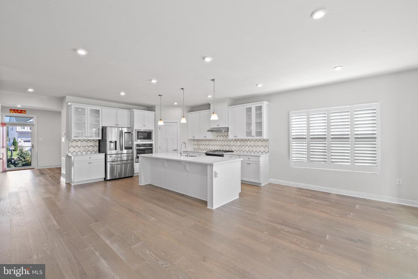 523 Spring Manor Blvd # Property Photo 7