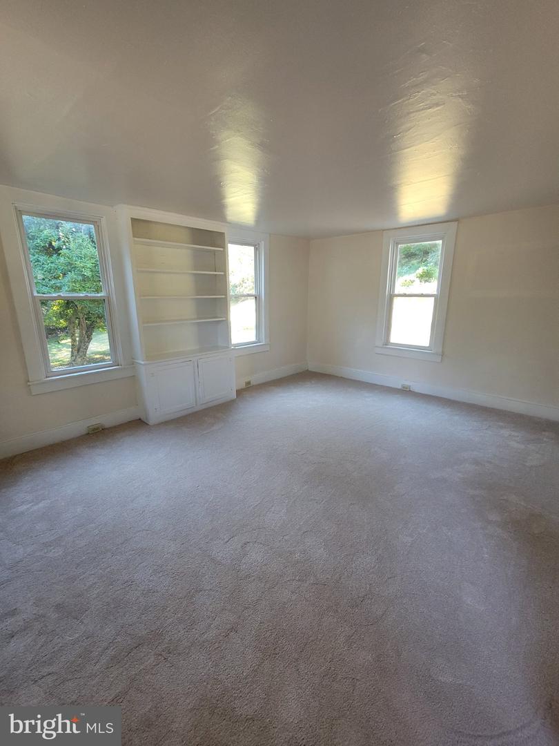 289 Arcola Rd Property Photo 11