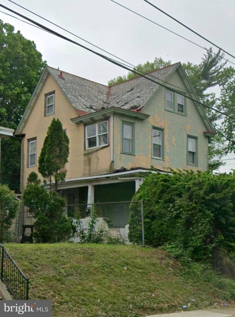 2 CENTRAL AVE Property Photo 1