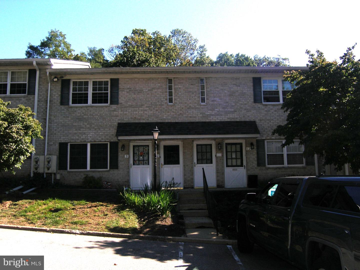 10 Cavendish Dr #10 Property Photo 1