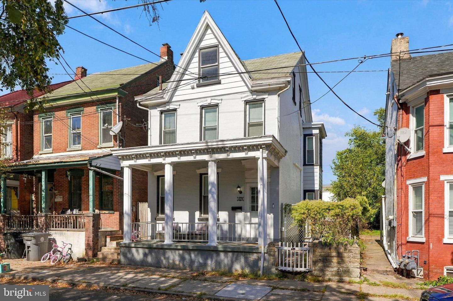 317 Walnut St Property Photo 2