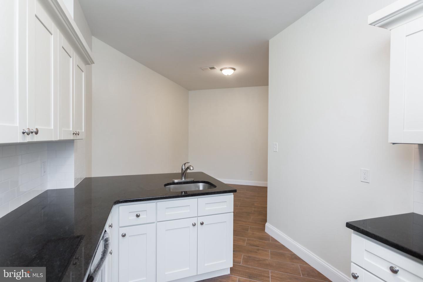 101 E 4th St E #c Property Photo 6