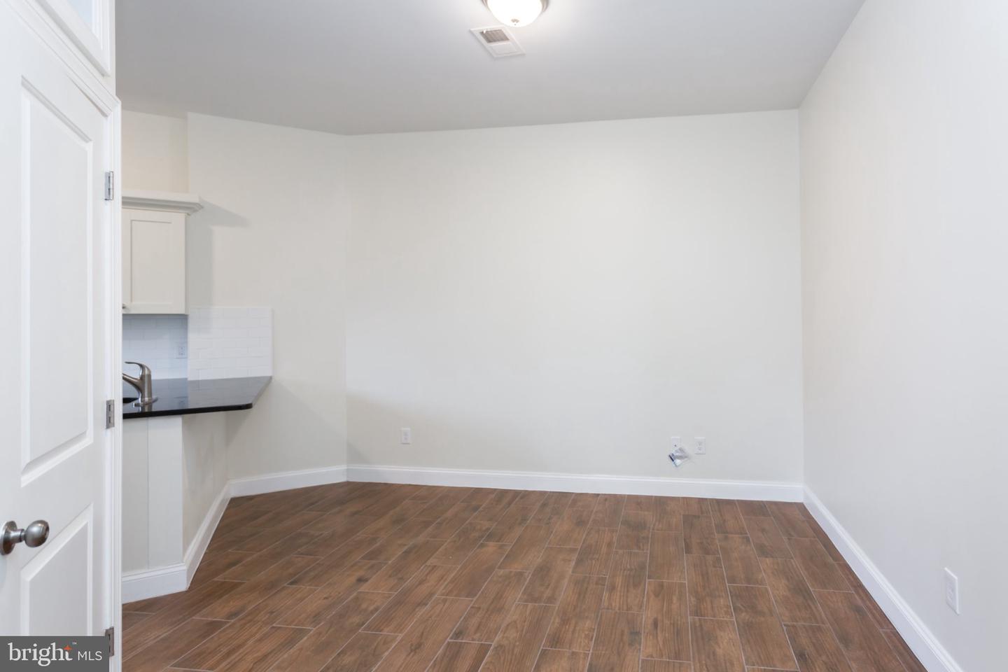 101 E 4th St E #c Property Photo 7