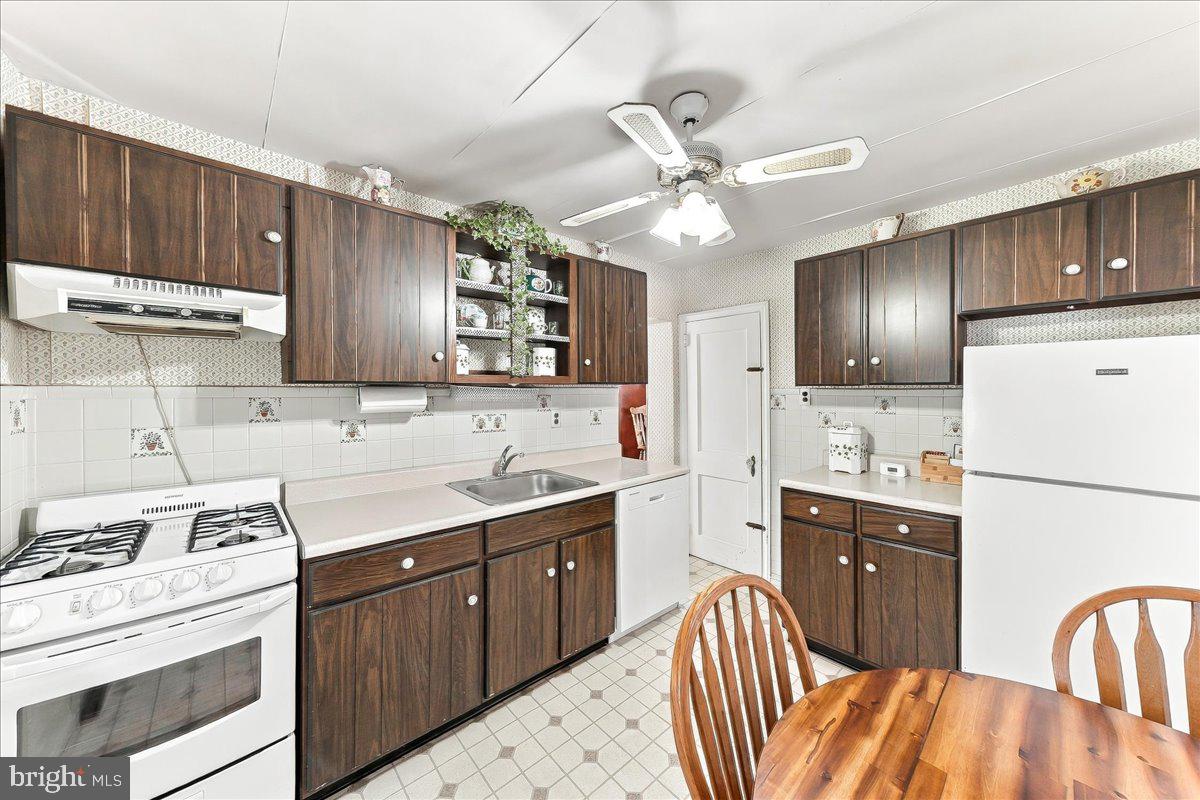 871 Delmont Dr # Property Photo 13