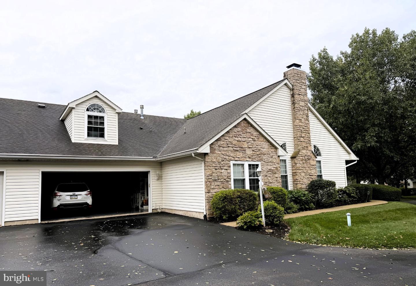 120 Cotswold Ct # Property Photo 3