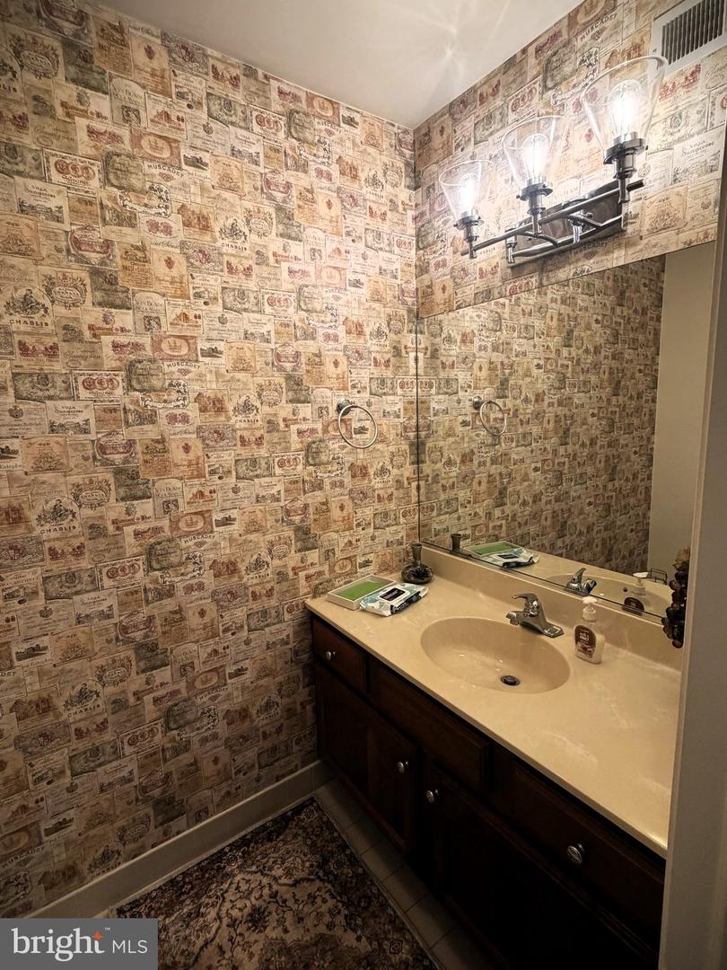 120 Cotswold Ct # Property Photo 5