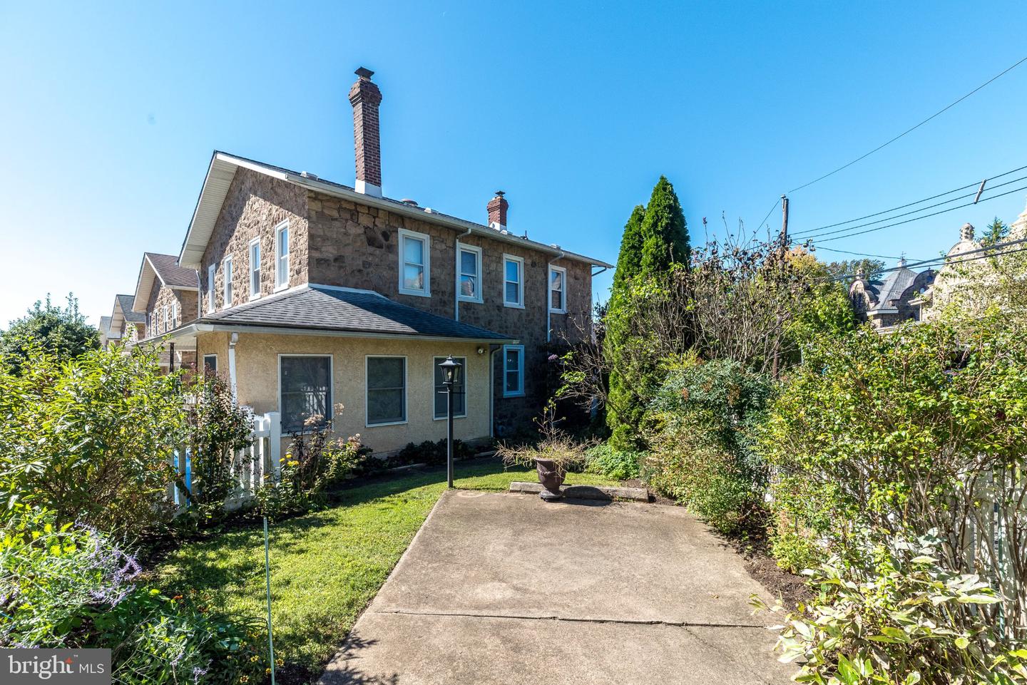 460 Renfrew Ave Property Photo 2