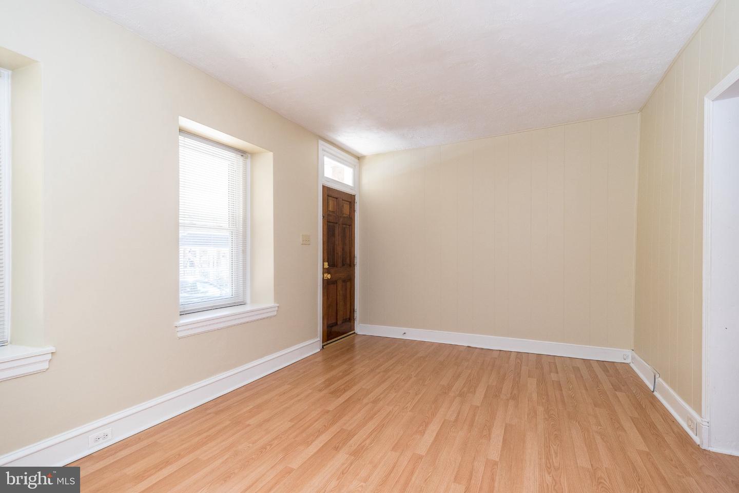 460 Renfrew Ave Property Photo 4