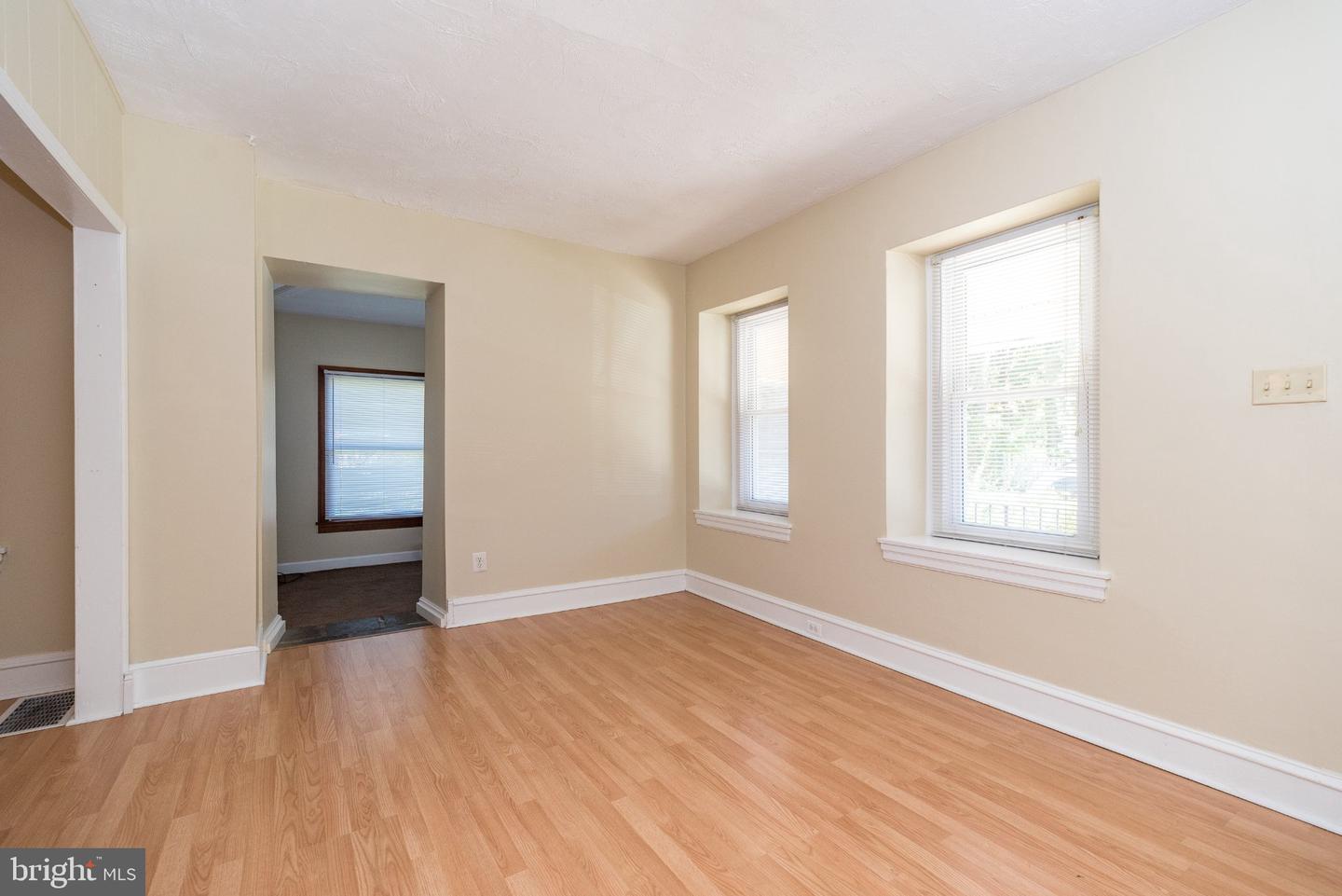 460 Renfrew Ave Property Photo 6
