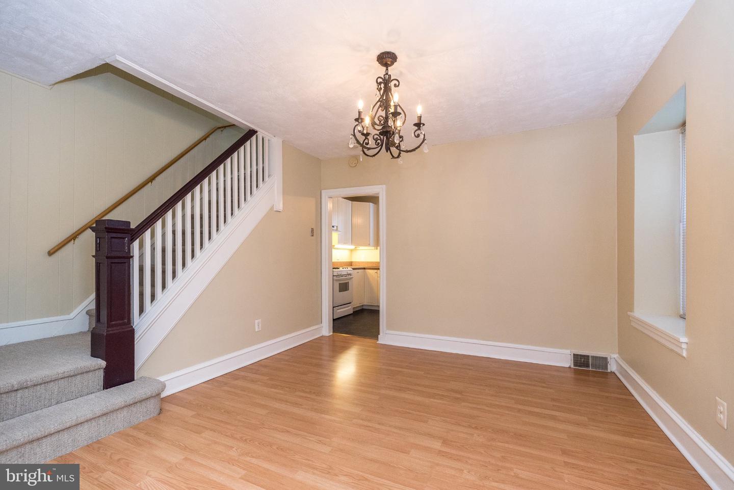 460 Renfrew Ave Property Photo 8