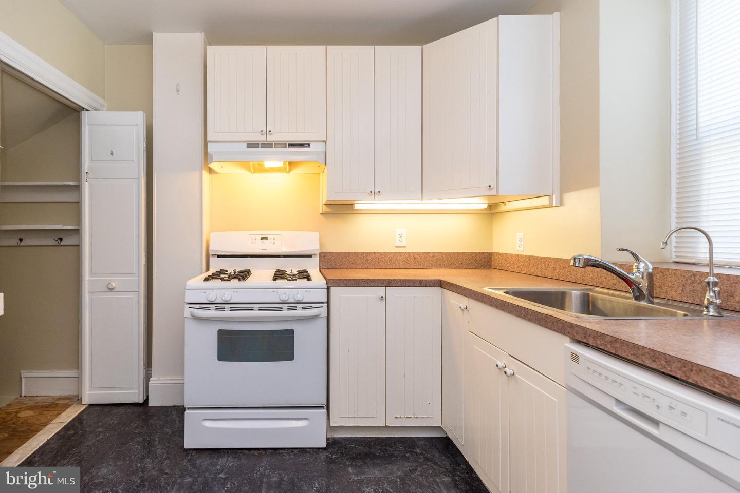 460 Renfrew Ave Property Photo 11
