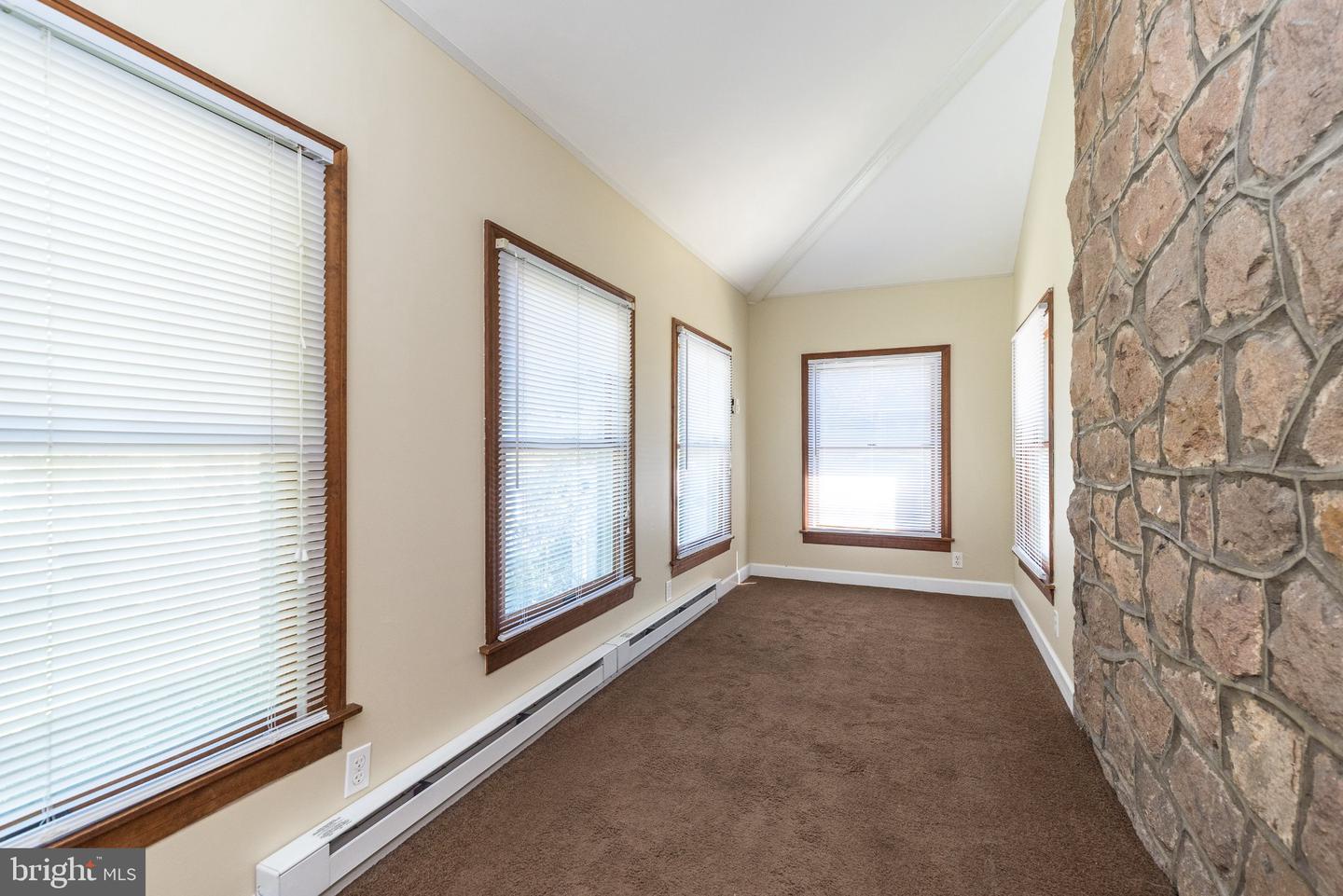 460 Renfrew Ave Property Photo 16