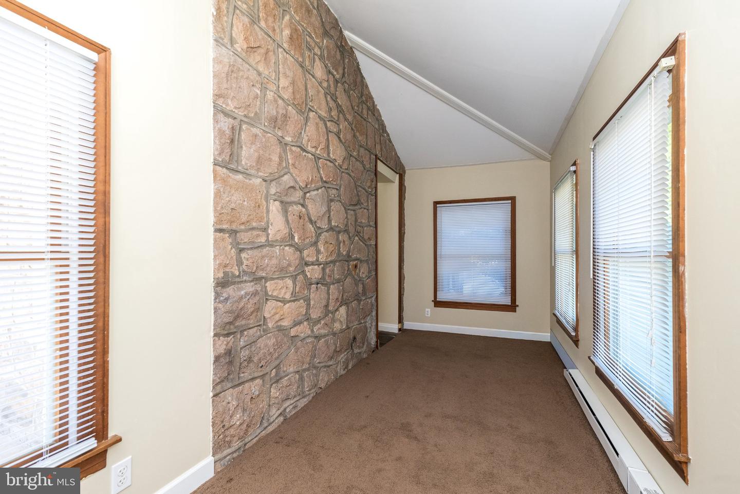460 Renfrew Ave Property Photo 17