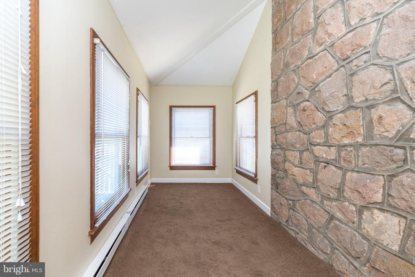 460 Renfrew Ave Property Photo 18