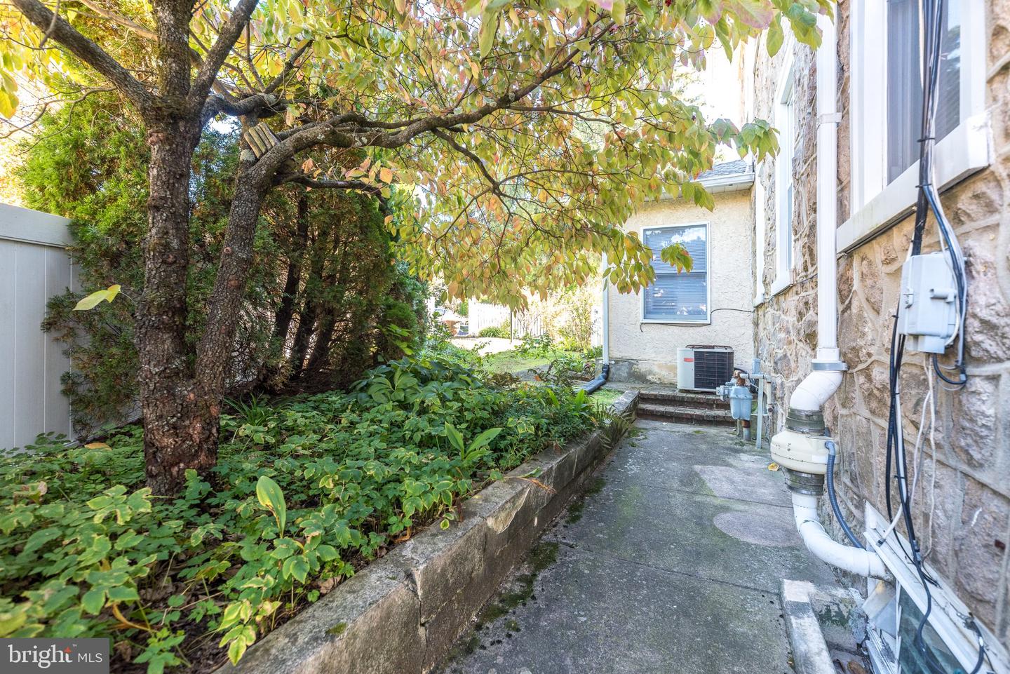 460 Renfrew Ave Property Photo 33