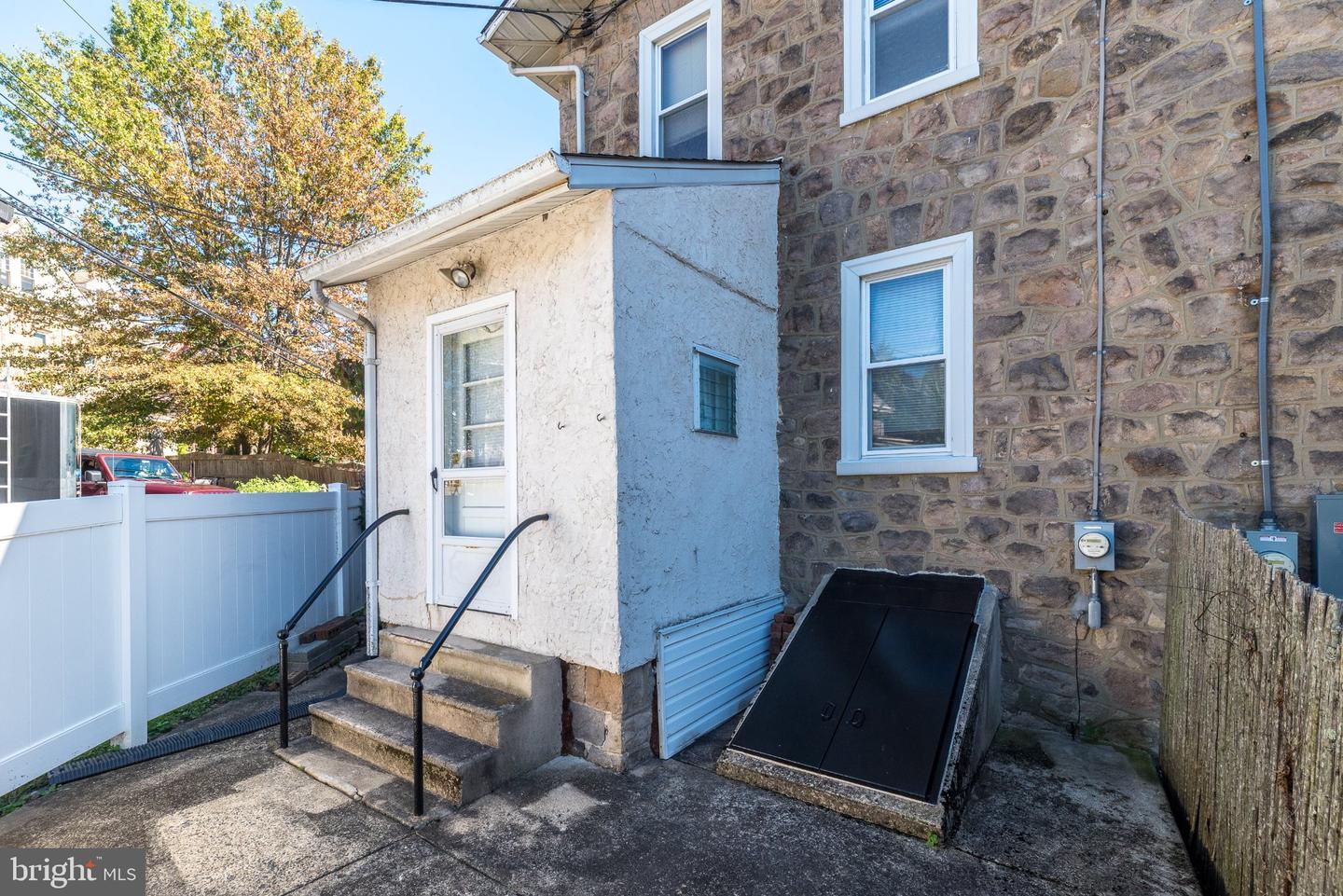 460 Renfrew Ave Property Photo 35