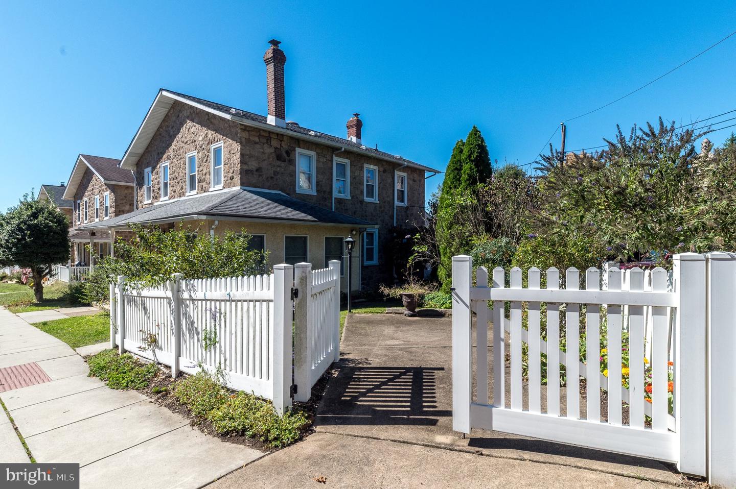 460 Renfrew Ave Property Photo 41