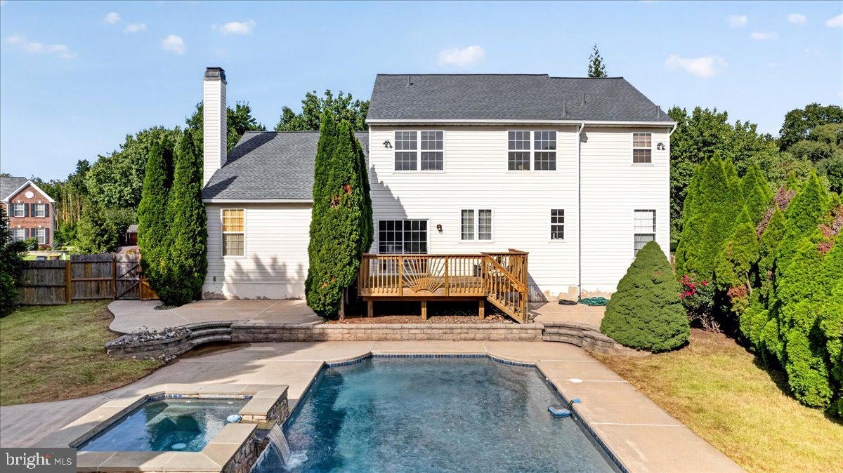 75 Long Meadow Rd Property Photo 3