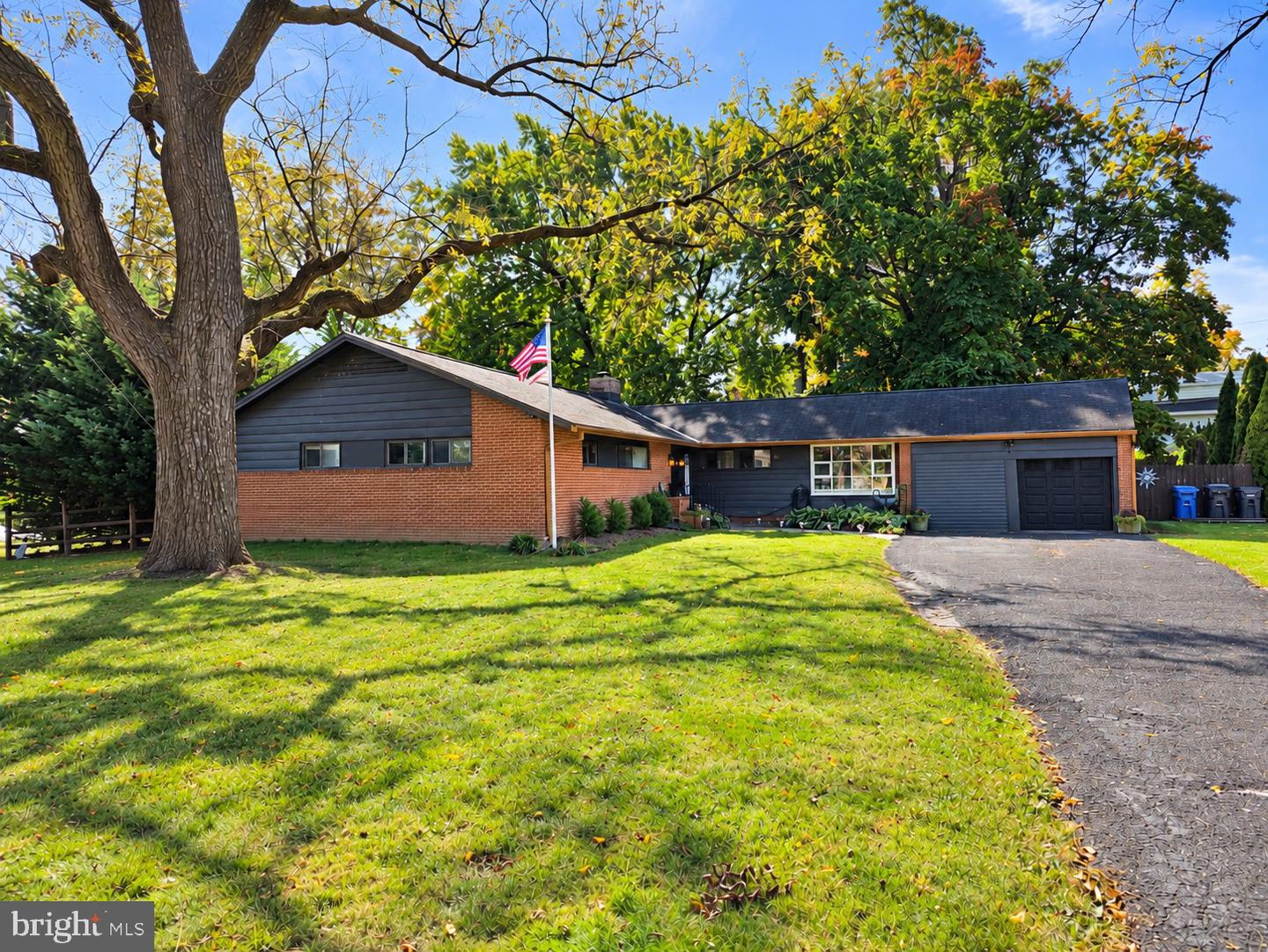 1052 KINGSLEY RD # Property Photo 1