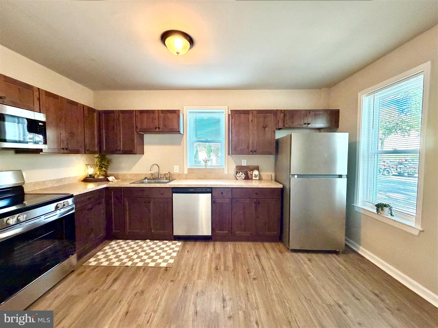 451 N Warren St Property Photo 6