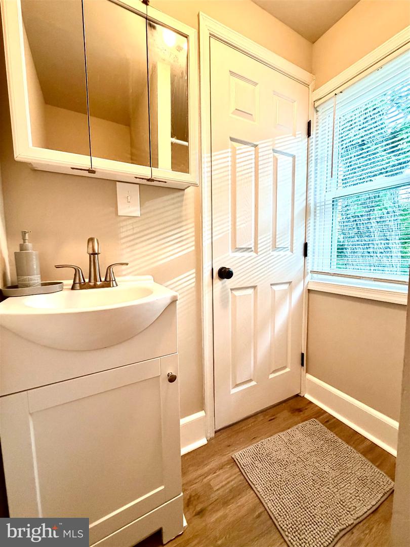 451 N Warren St Property Photo 9