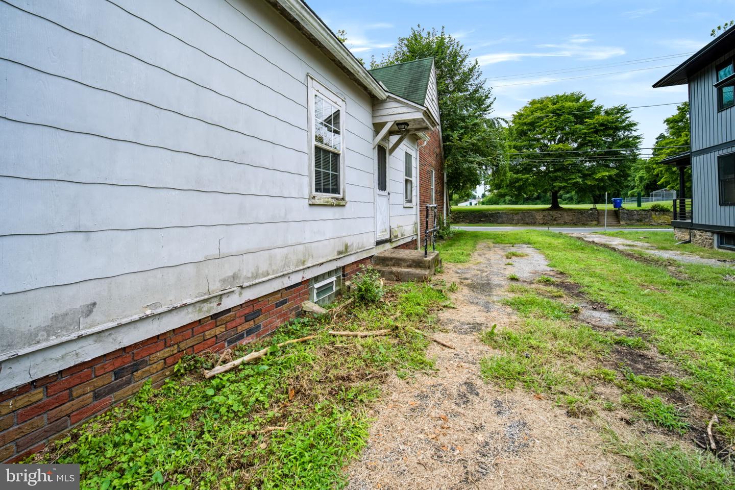 321 Asbury Ave # Property Photo 2