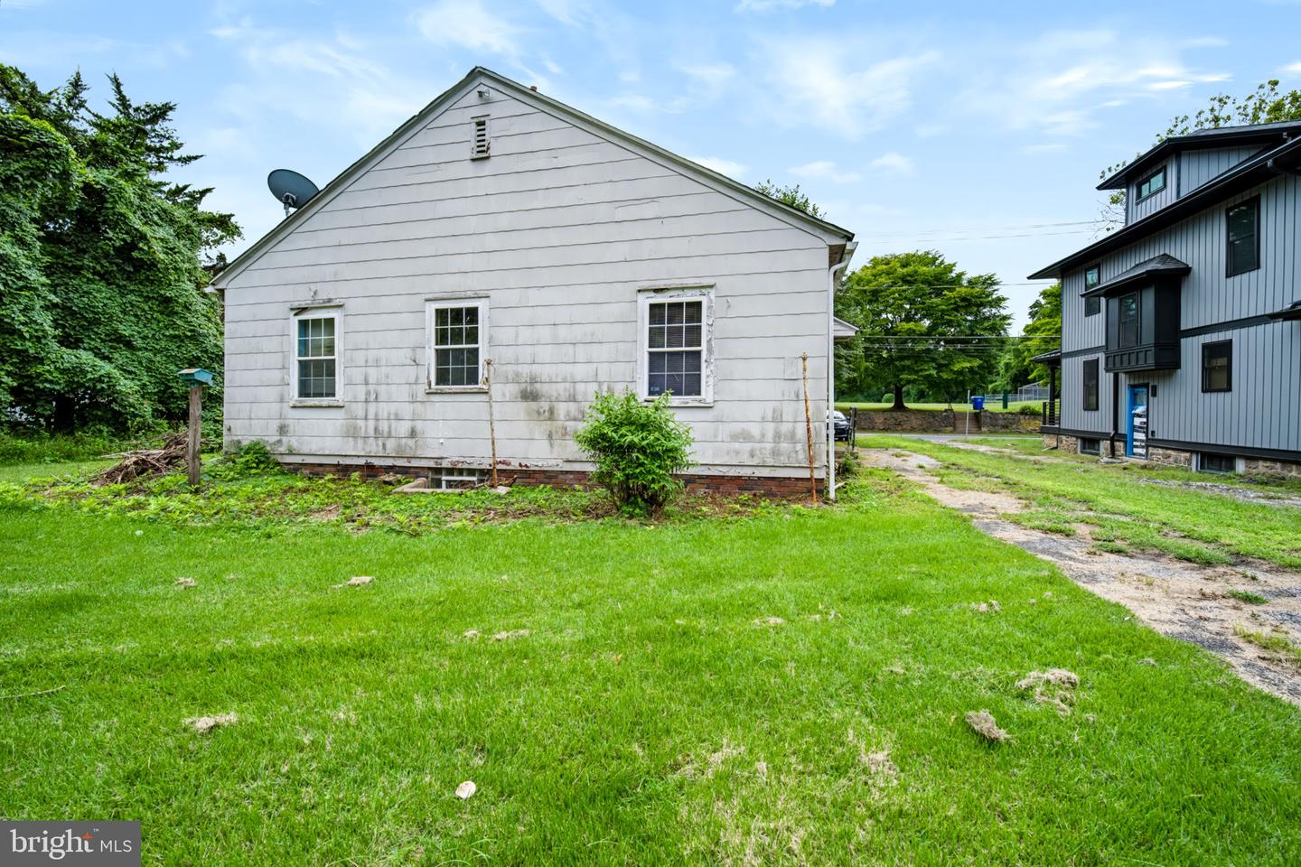 321 Asbury Ave # Property Photo 4