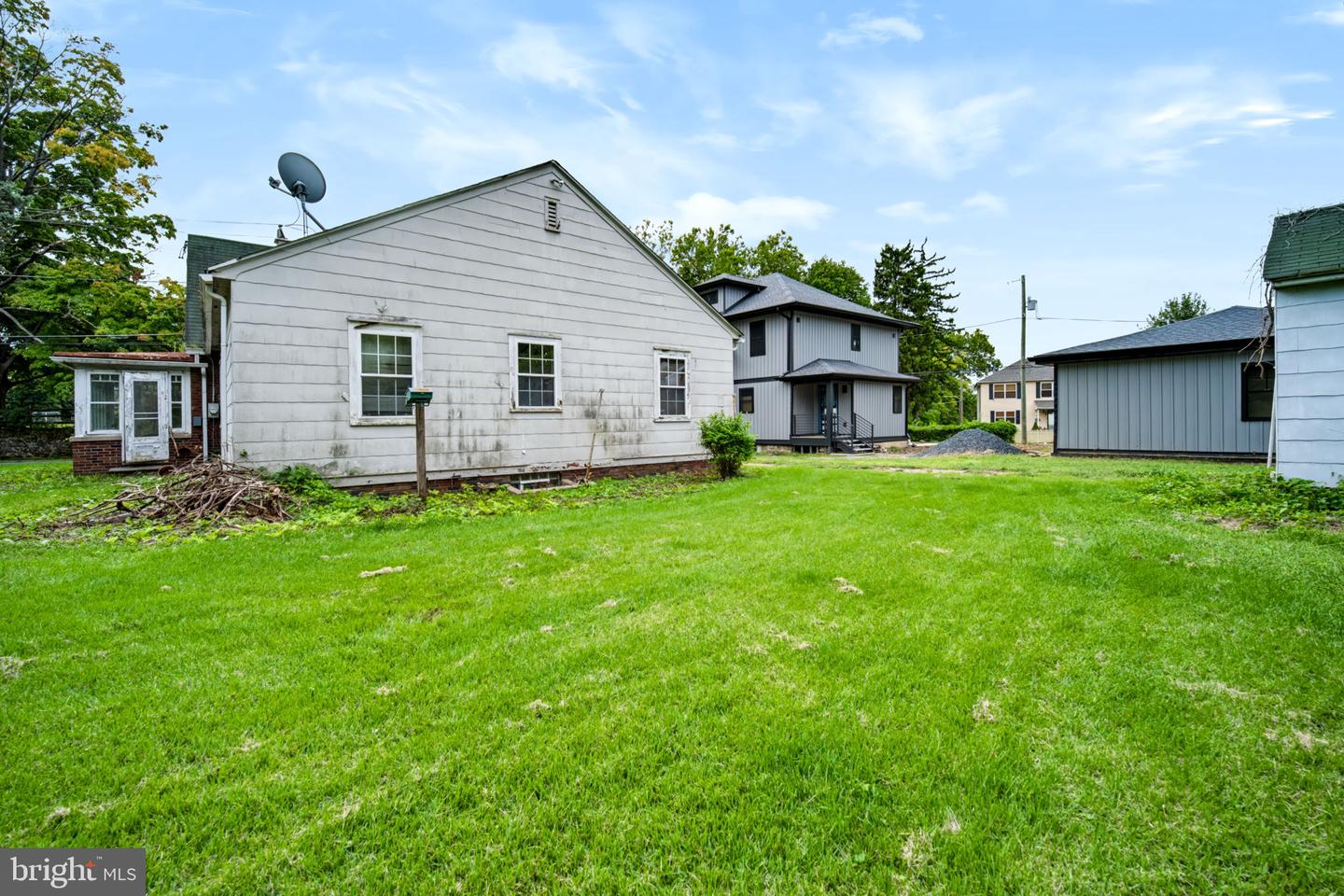 321 Asbury Ave # Property Photo 5