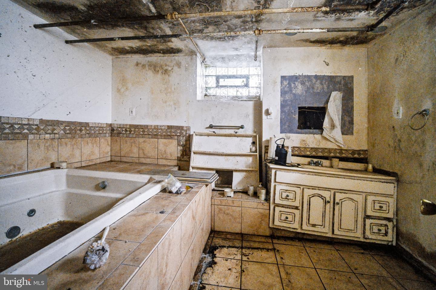 321 Asbury Ave # Property Photo 21