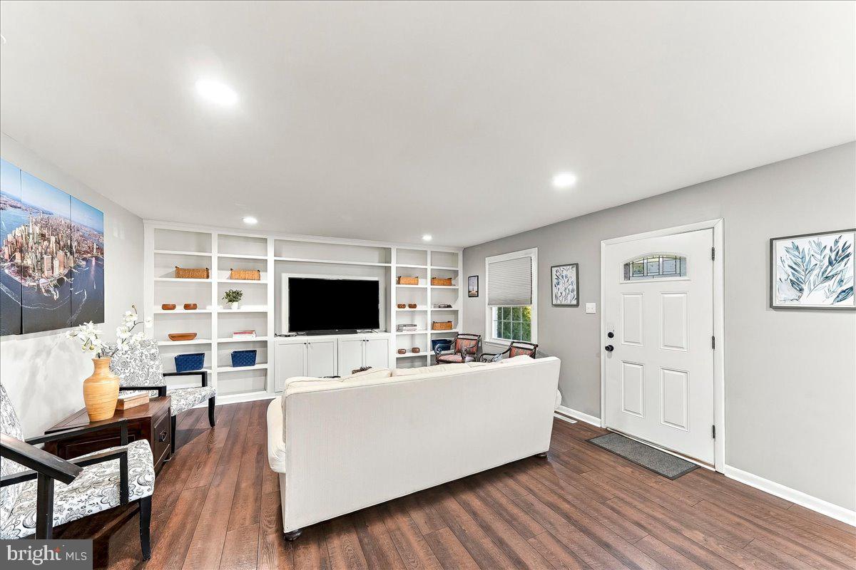 2914 Rossiter Ave Property Photo 5