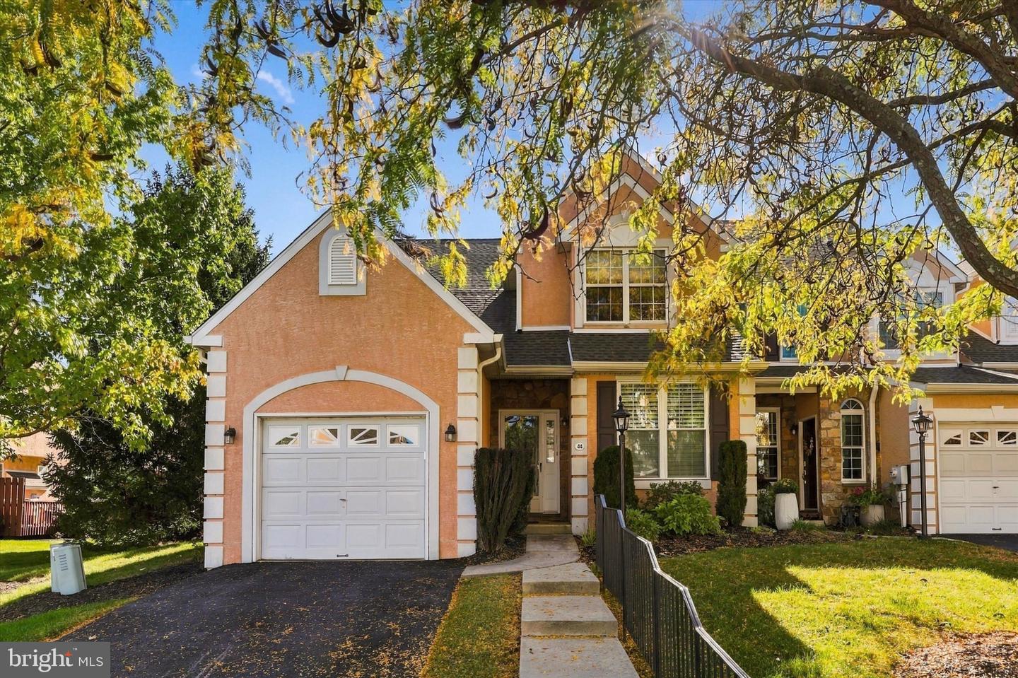 44 Wheatsheaf Ln # Property Photo 1