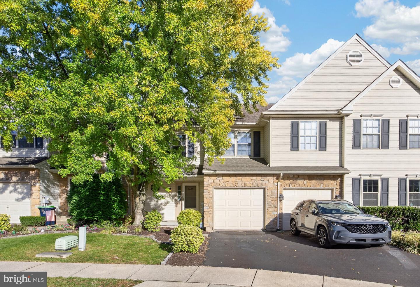 2407 CARRIAGE LN # Property Photo 1