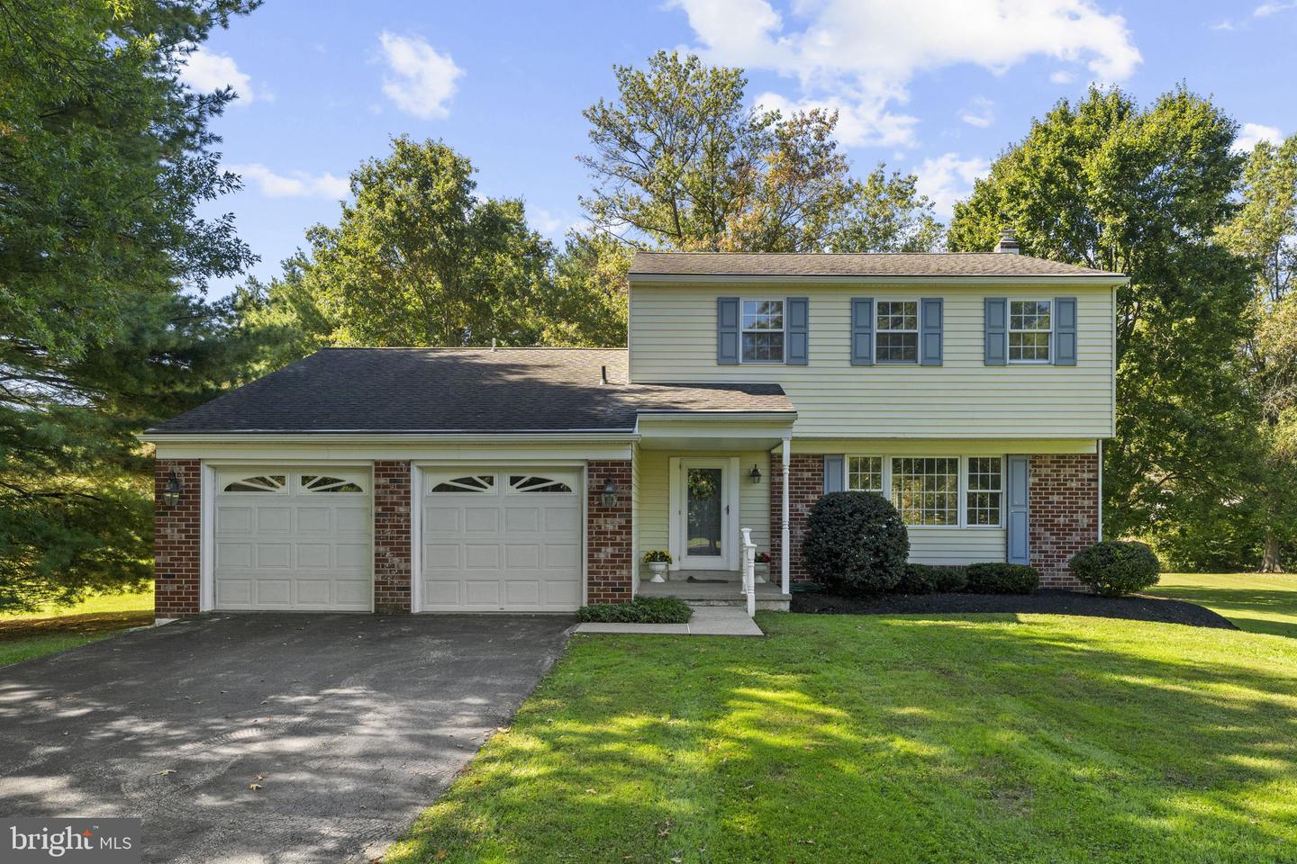 869 LAUREL LN Property Photo 1