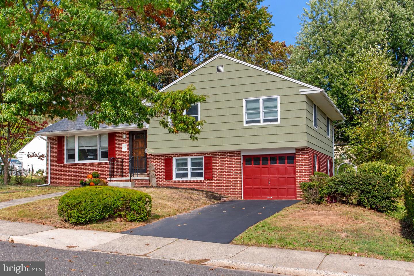 165 HILLCREST AVE # Property Photo 1
