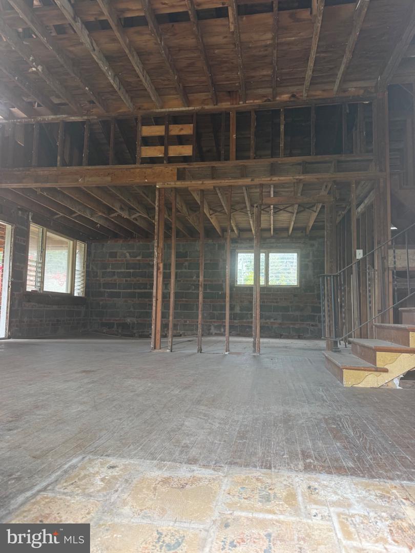 1397 Pine St Property Photo 9