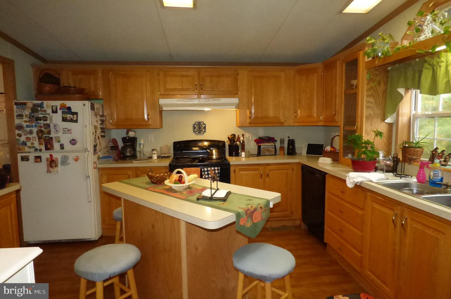 244 W 6th St # Property Photo 6