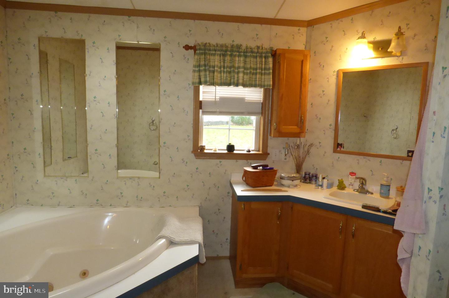 244 W 6th St # Property Photo 14