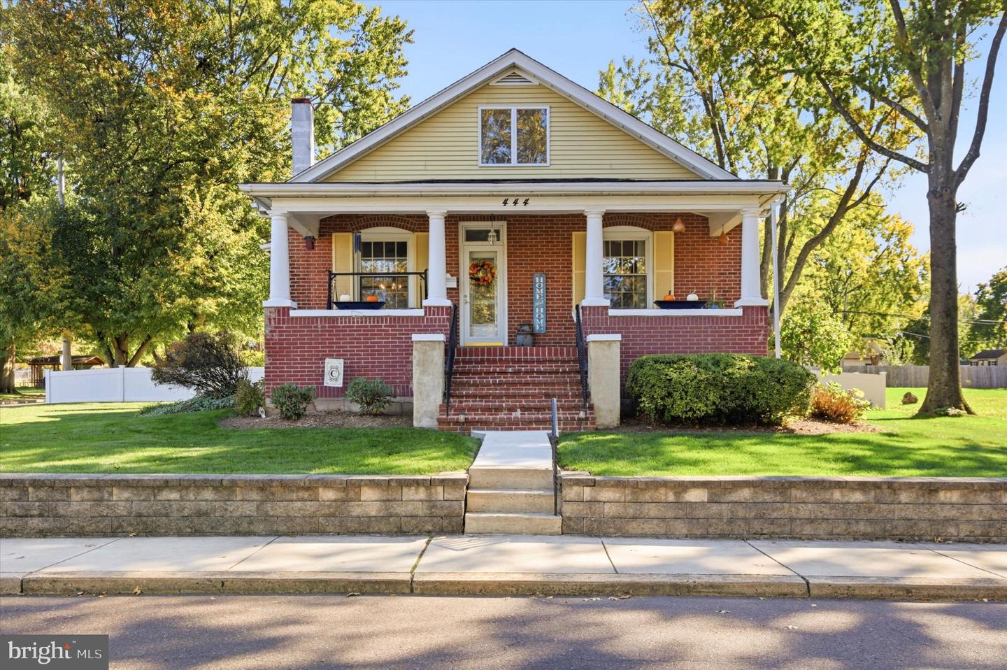 444 E Summit St # Property Photo 2
