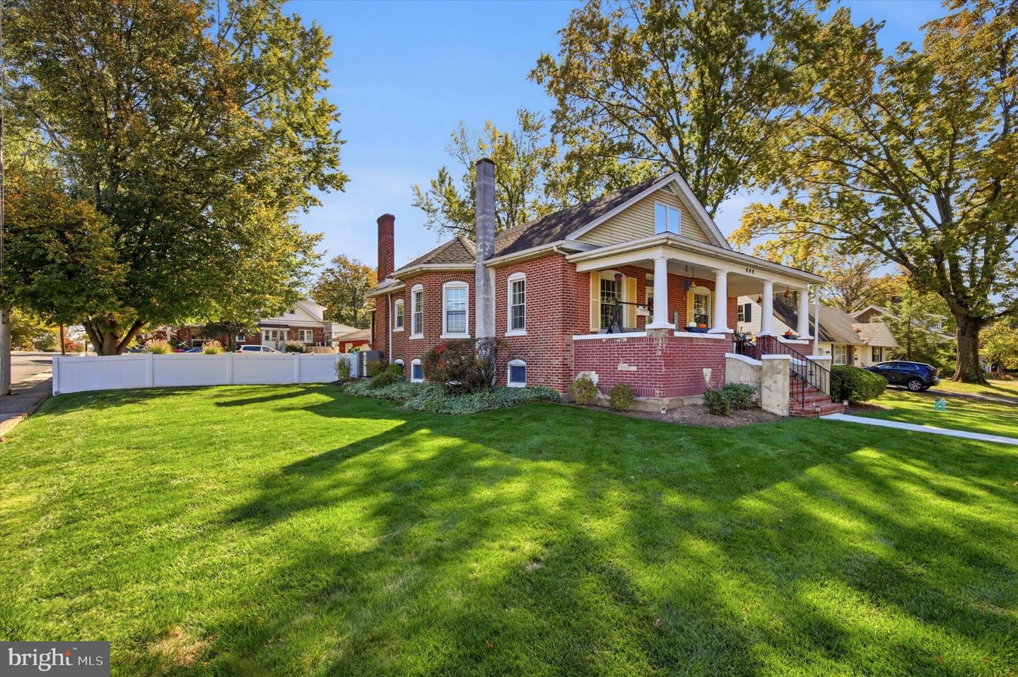 444 E Summit St # Property Photo 3
