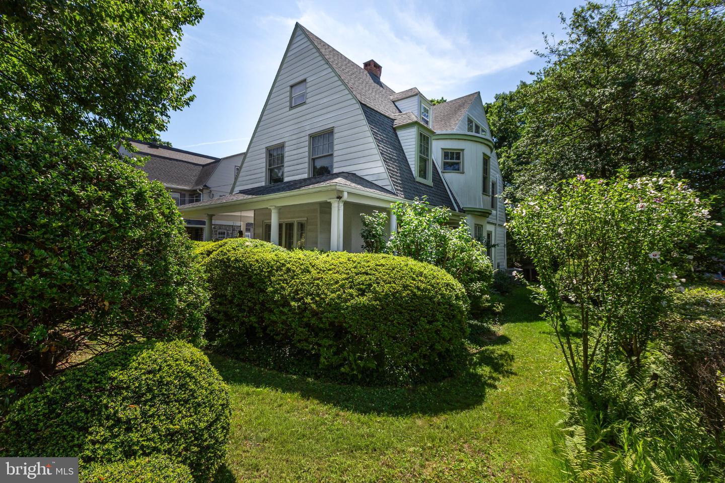 120 Woodside Ave Property Photo 1