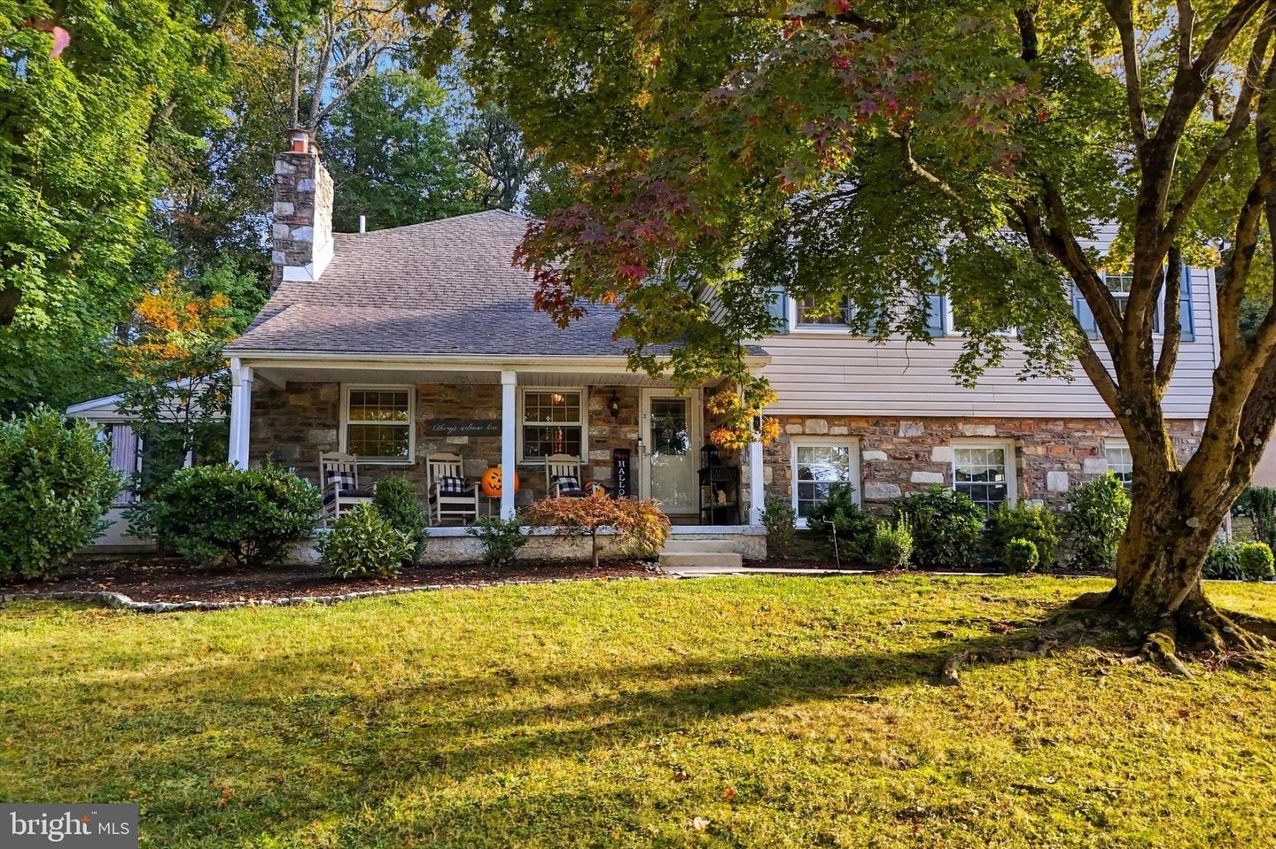 769 Roslyn Ave # Property Photo 3