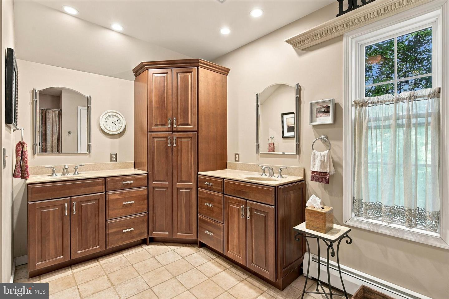 769 Roslyn Ave # Property Photo 18