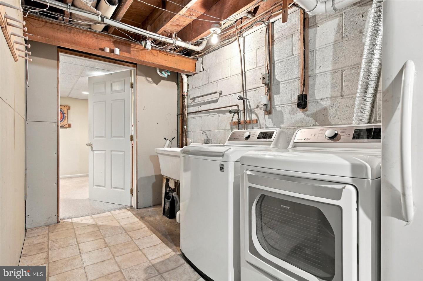769 Roslyn Ave # Property Photo 30
