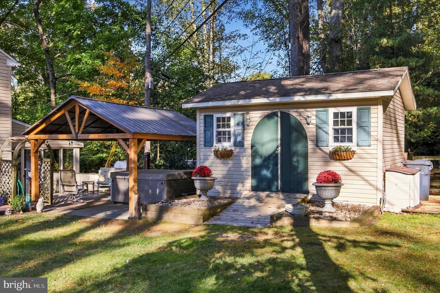 769 Roslyn Ave # Property Photo 34