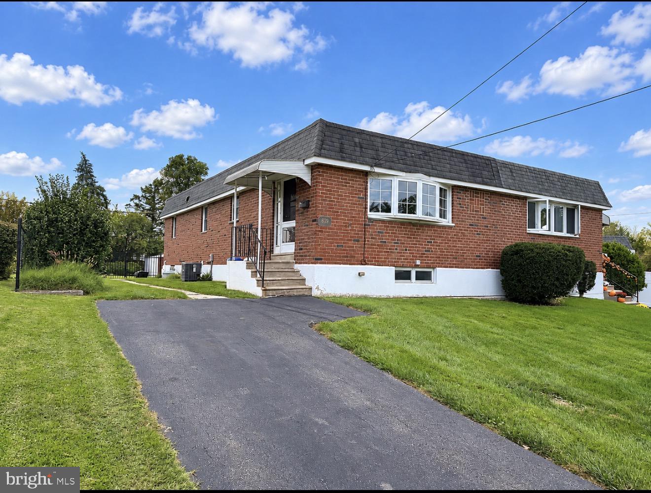 619 Turf Ln # Property Photo 1